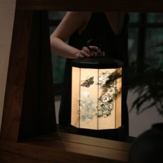 Delphinus Hand-Crafted Oriental Butterfly Royal Lamp